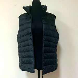 Uniqlo ultra light down vest